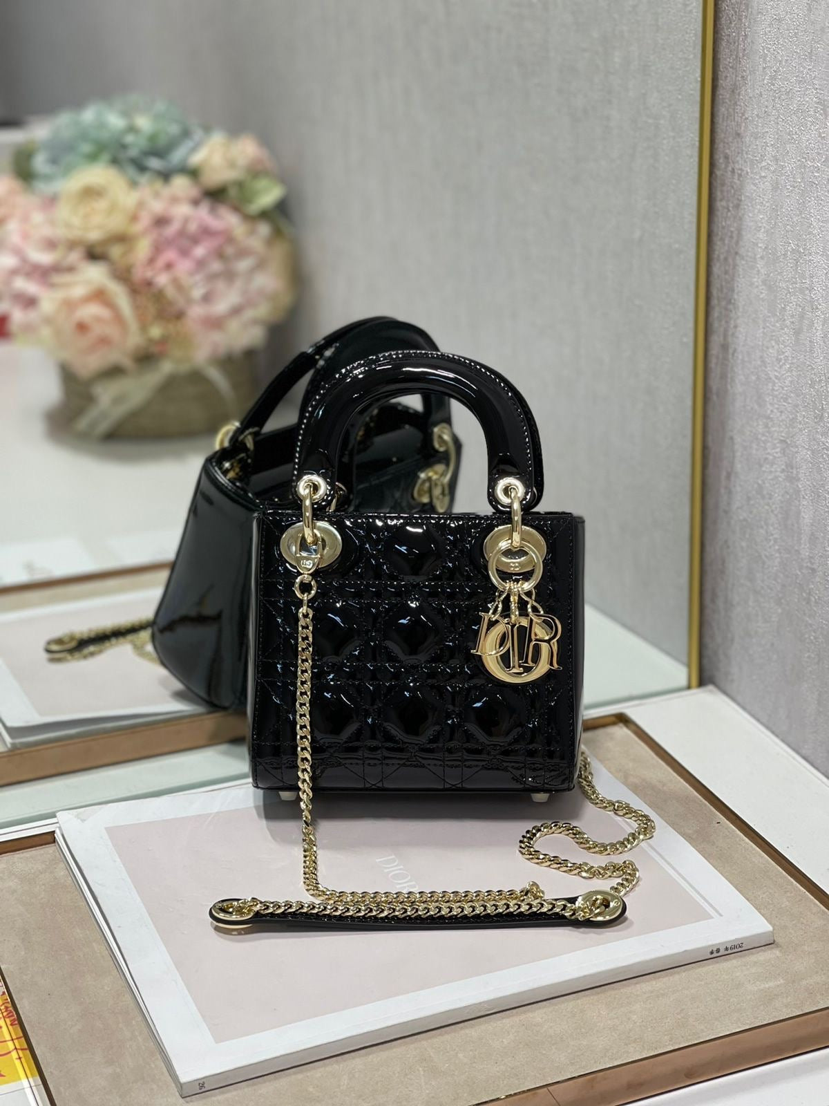 Medium lady Dior gloss black