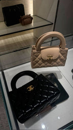 CHANEL
Small Kelly Beige