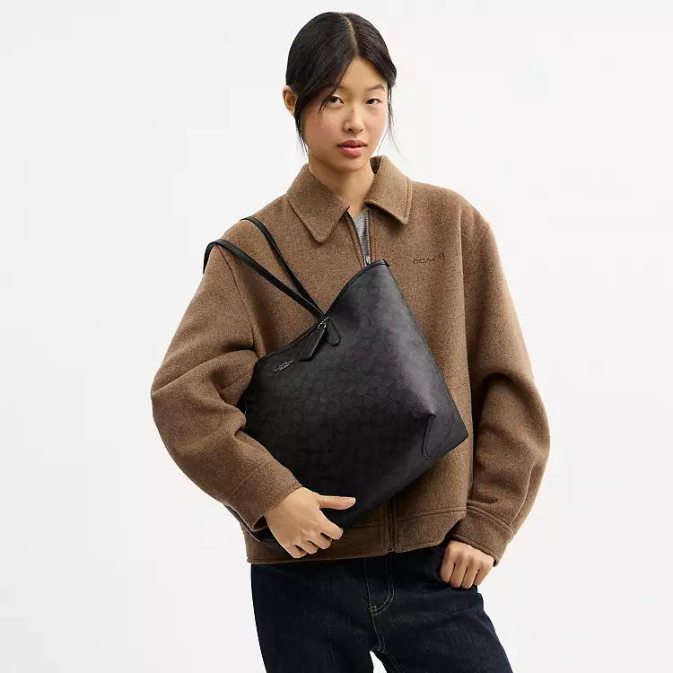 Coach City Tote Bag
In Signature Canvas
