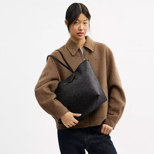 Coach City Tote Bag
In Signature Canvas