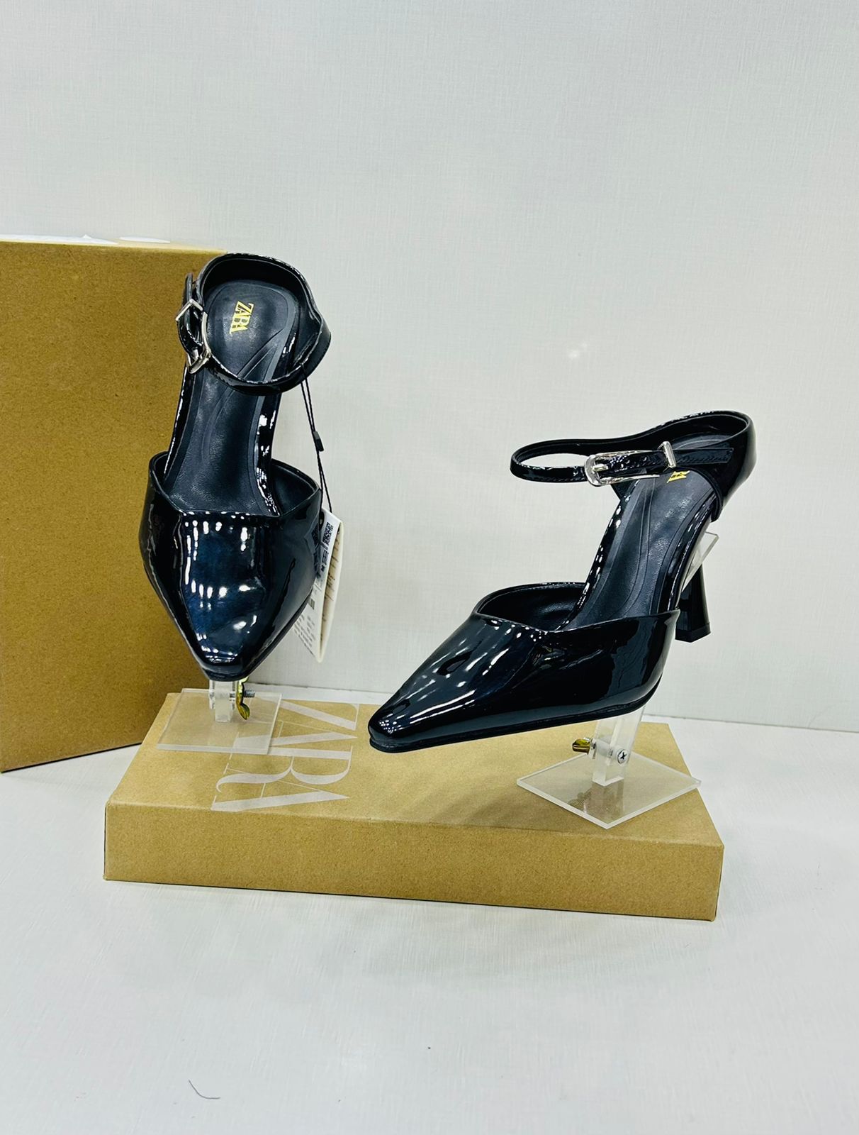 Zara black patent leather high-heeled shoe